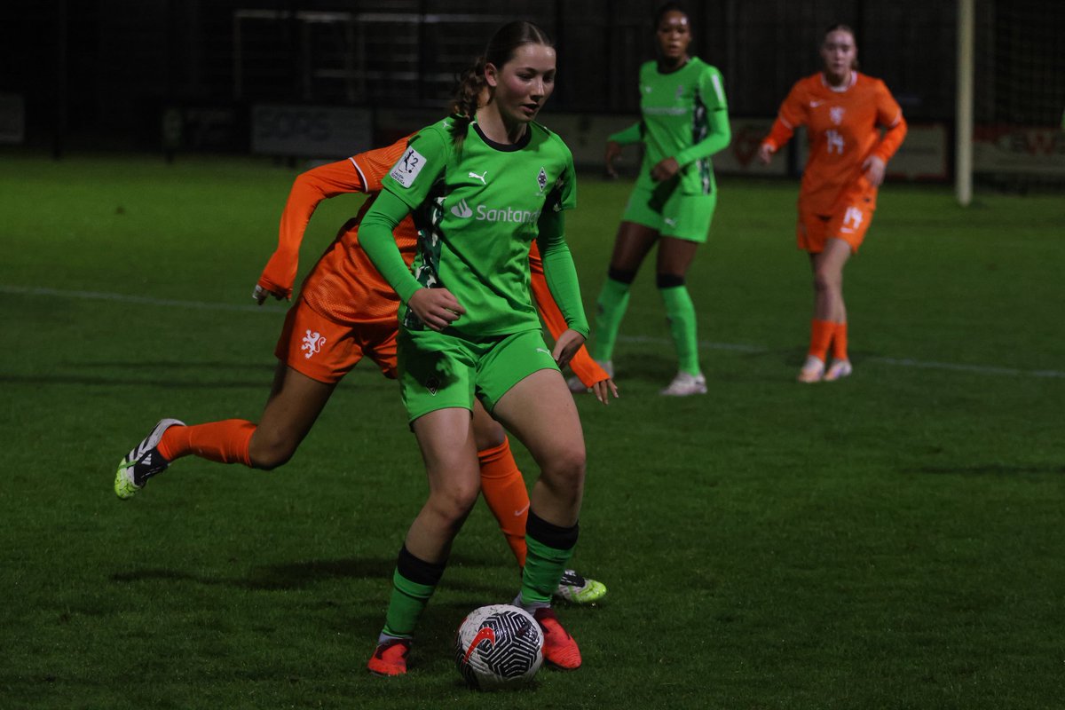 Oefenduel tussen Nederland MO17 en Borussia Mönchengladbach Frauen (2. Bundesliga). De Duitsers wonnen met 1-2.