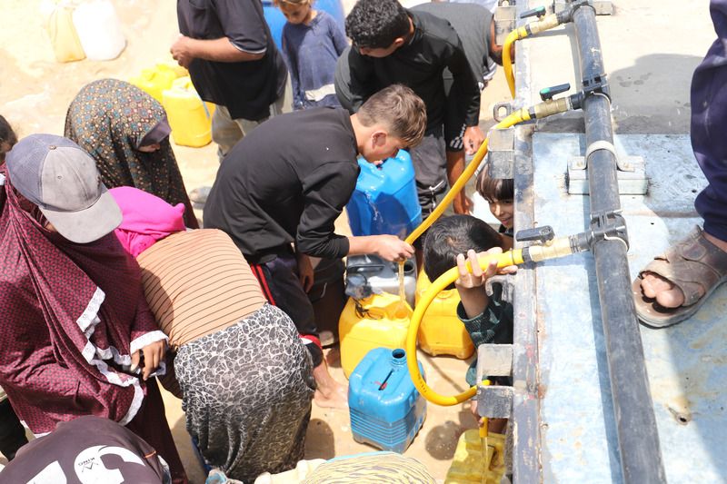 Acercarnos a las personas que viven la realidad de necesidad cotidiana nos lleva a cuestionarnos la relación que tenemos con los bienes. El bienestar es importante y necesario para todas las personas, pero no basta para hacer feliz al corazón.

#JornadaMundialDeLosPobres