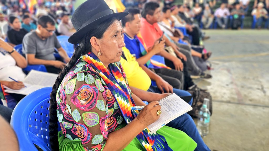 Estamos en pleno Ampliado Nacional del Instrumento Político Evo Pueblo, junto a  delegados de todo el país para organizarnos y participar de las elecciones subnacionales de gobernadores, alcaldes, asambleístas y concejales.

Desde las regiones y municipios, vamos a volver a