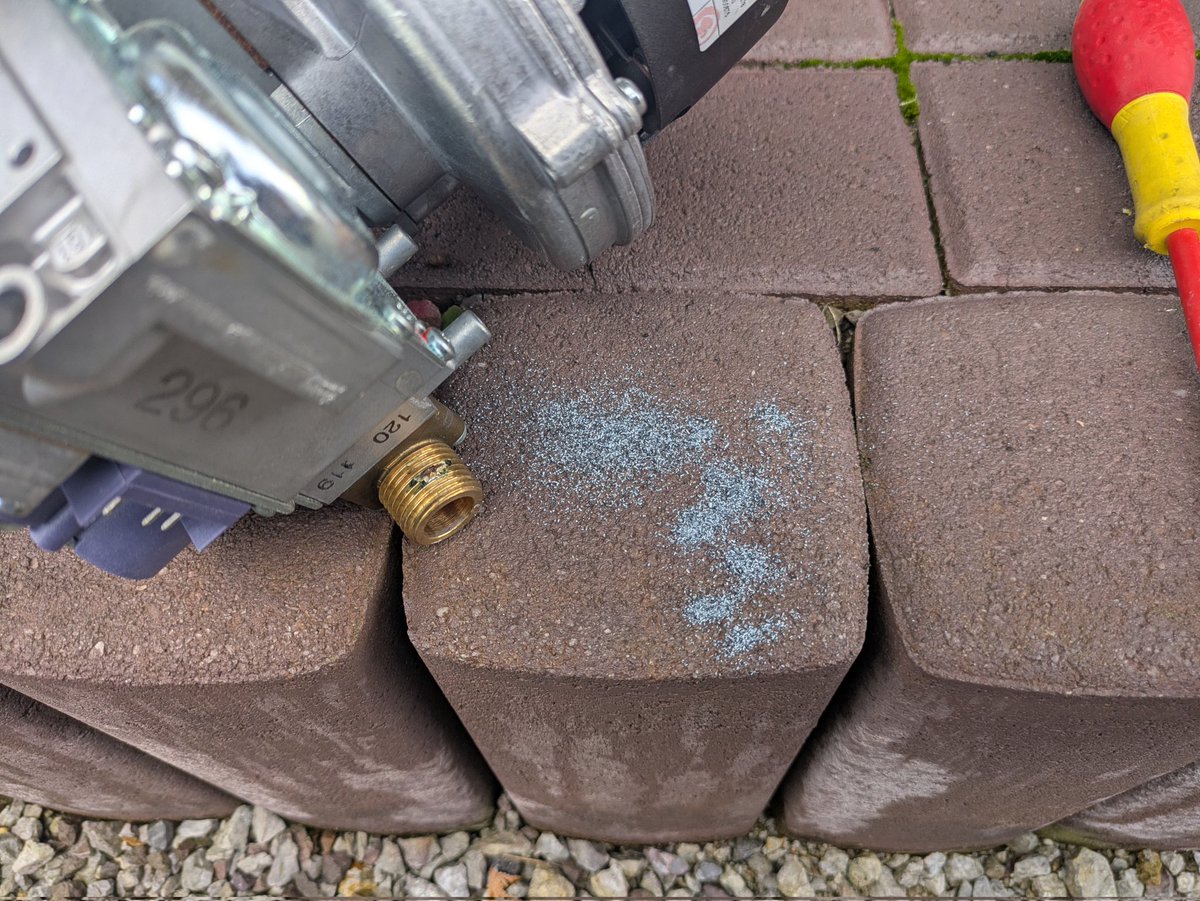 🅴🅼🆂🅸🆃 tweet media