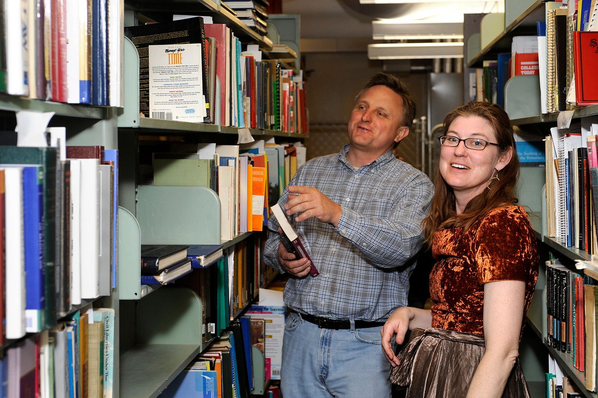 📚 TBT to a basement book sale circa 2009! Be sure to not miss our final book sale of the semester on Monday, November 17 from 8am - 4:30pm in the library basement! Most items start at $1!

#UCOLibrary #BookSale #ThrowbackThursday