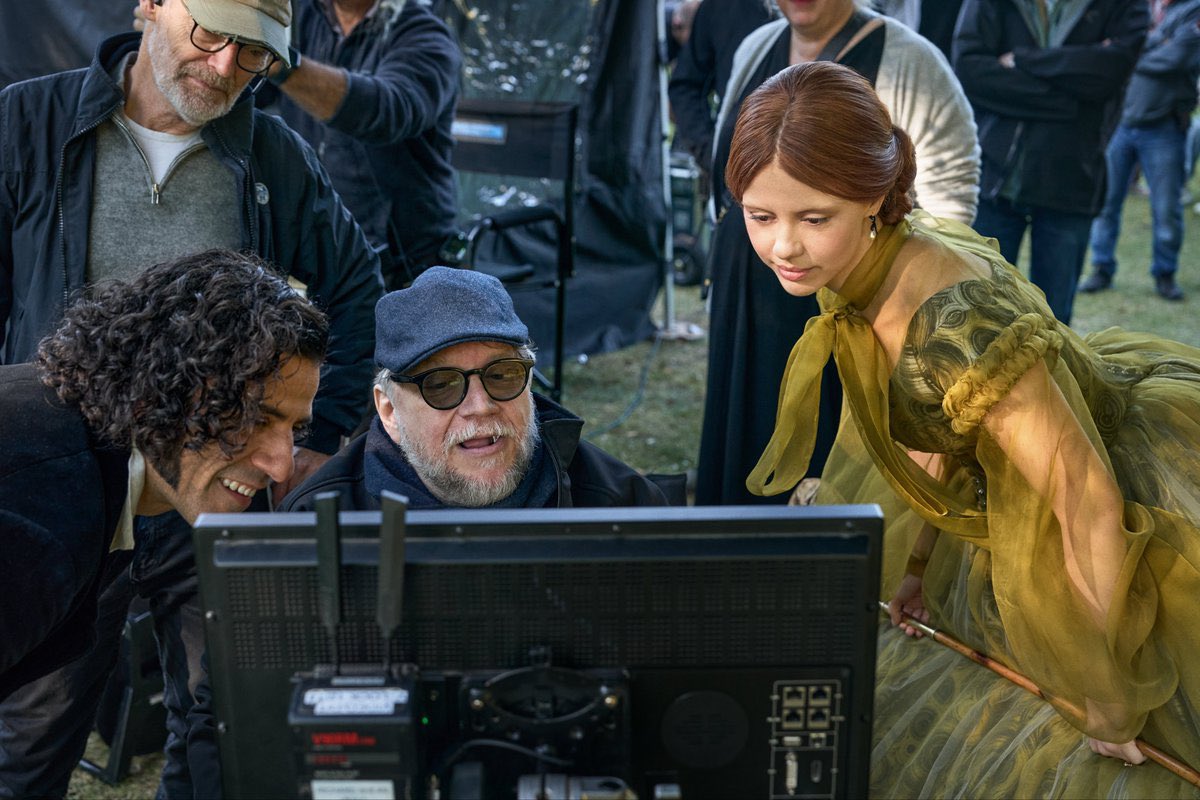 i love behind the scenes photos like this one from Frankenstein (2025) they always just show the simple yet such impactful beauty of filmmaking