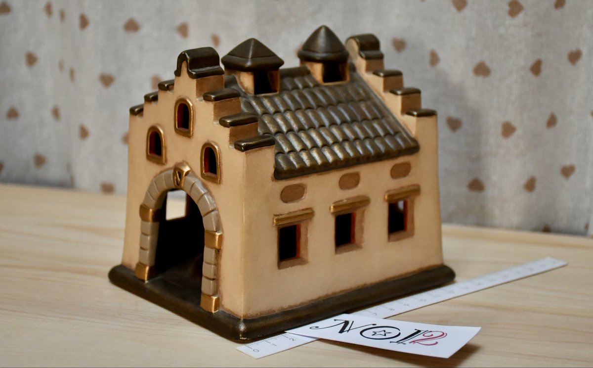 Noi2ST's tweet photo. Natale si avvicina, ecco un oggetto molto interessante THUN non più a catalogo! @Noi2ST lo propone. Un porta candelina “villetta”. Se piace fatti avanti, vale la pena! https://t.co/9yHjuxBbsb