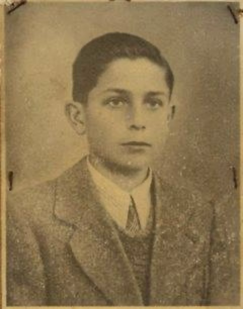 ANPIRomaPosti's tweet photo. Studente di 18 anni, #OrienteChiarini "Slip" di ideali antifascisti, dopo l'#8settembre 1943 militò nel battaglione #Gotti della 4a brigata #VenturoliGaribaldi a #Minerbio. Incarcerato il #7ottobre 1944, venne fucilato dai nazifascisti il #18novembre 1944 a #Vigorso (#Budrio). https://t.co/nM6h0ItvN7