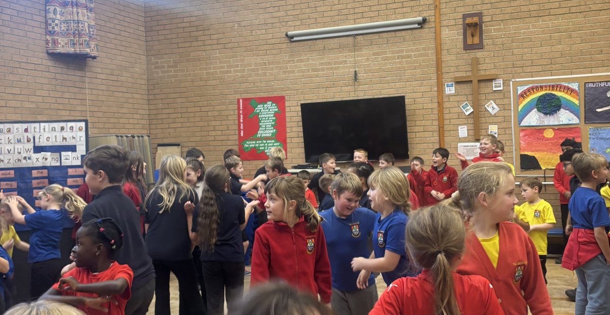 SantesFfraidSch's tweet photo. We danced and we danced today in our Danceathon to raise money for Hope House/Ty Gobaith. @HHTGhospices https://t.co/5nj5cFL0oP