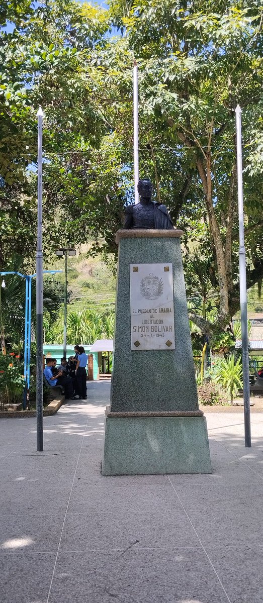 Izar y Arriar las Banderas no cuesta nada y significa mucho; Es civismo, Patriotismo, respeto, amor... ¿Por qué no hacerlo todos los días?

Foto: Plaza 19 de Abril, Araira.

#Izar
#bandera
#tricolor
#estadomiranda
#miranda
#zamora
#Araira
#Patria
#Venezuela
#amor
#civismo