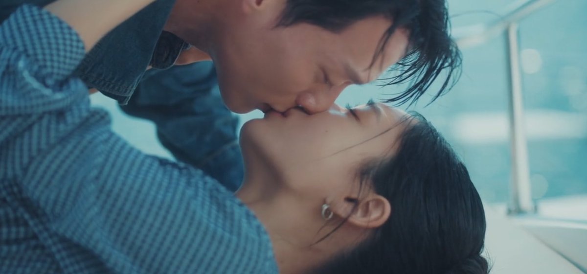 kenthusiastic10's tweet image. They were not kidding about the amount of kisses. We’re only two episodes in and #DynamiteKiss is going above and beyond. They’re both so down bad for each other. #DynamiteKissEp2 #JangKiyong #AhnEunjin