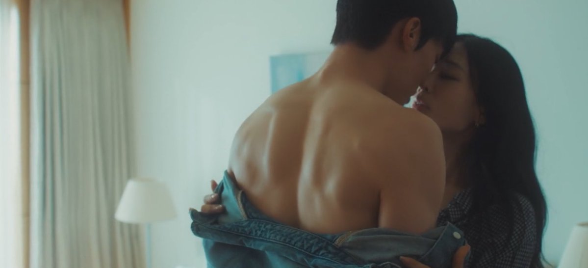 kenthusiastic10's tweet image. They were not kidding about the amount of kisses. We’re only two episodes in and #DynamiteKiss is going above and beyond. They’re both so down bad for each other. #DynamiteKissEp2 #JangKiyong #AhnEunjin