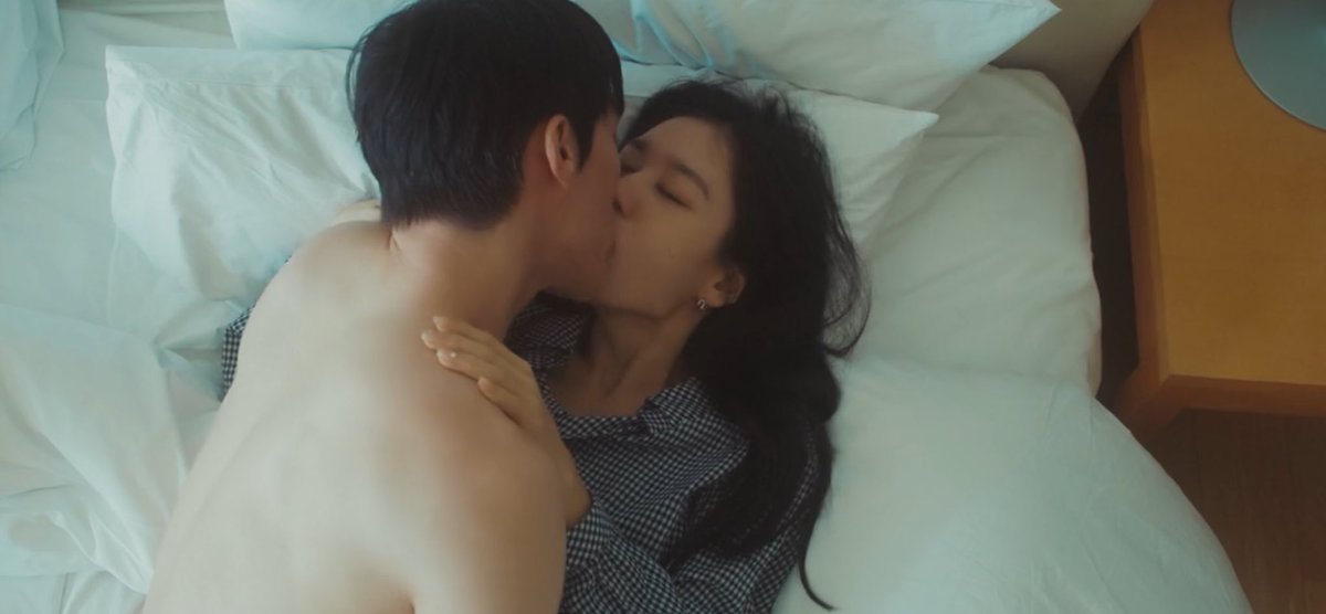 kenthusiastic10's tweet image. They were not kidding about the amount of kisses. We’re only two episodes in and #DynamiteKiss is going above and beyond. They’re both so down bad for each other. #DynamiteKissEp2 #JangKiyong #AhnEunjin