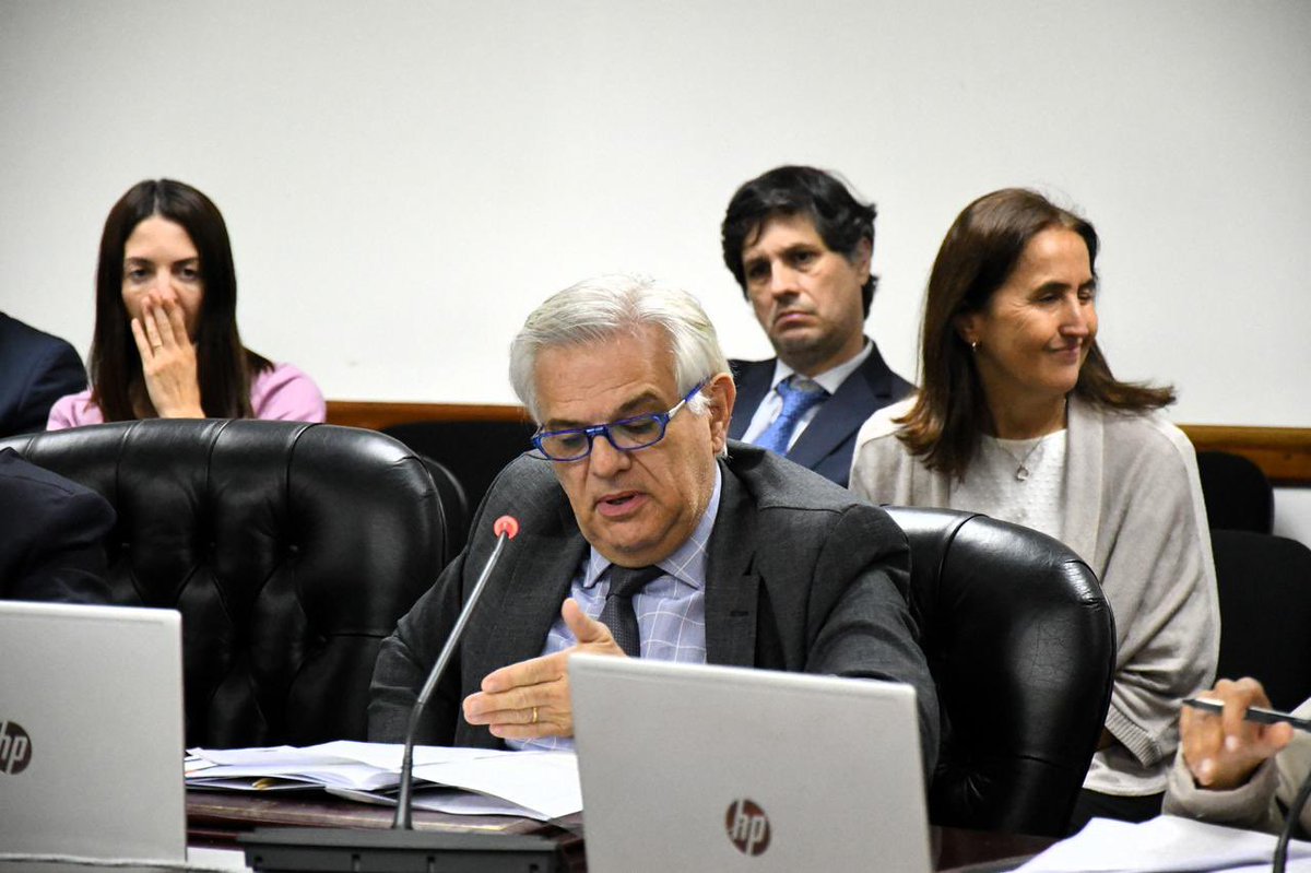 En la comisión de acusación del día de ayer, analizamos distintos expedientes relacionados al trabajo de los magistrados. 
Tarea fundamental para controlar el funcionamiento de la justicia y asegurar transparencia.