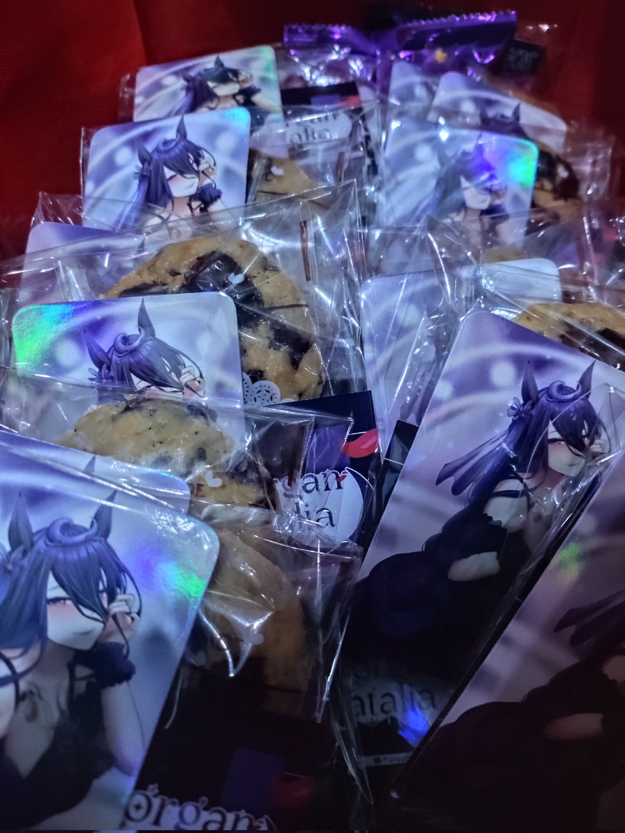 1 tas superindo gede
Isinya freebies sama cookies2

ENEG BANGET MAKANIN COOKIES 😭😭