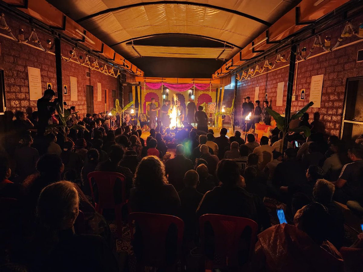 KimayaAshram's tweet photo. ✨ Bhairav Jayanti Celebration ✨
An evening filled with devotion, chants, and the powerful presence of Lord Bhairav.
Grateful to witness such divine energy together! 
#BhairavJayanti #KimayaAshram https://t.co/sEhdDC1FOB