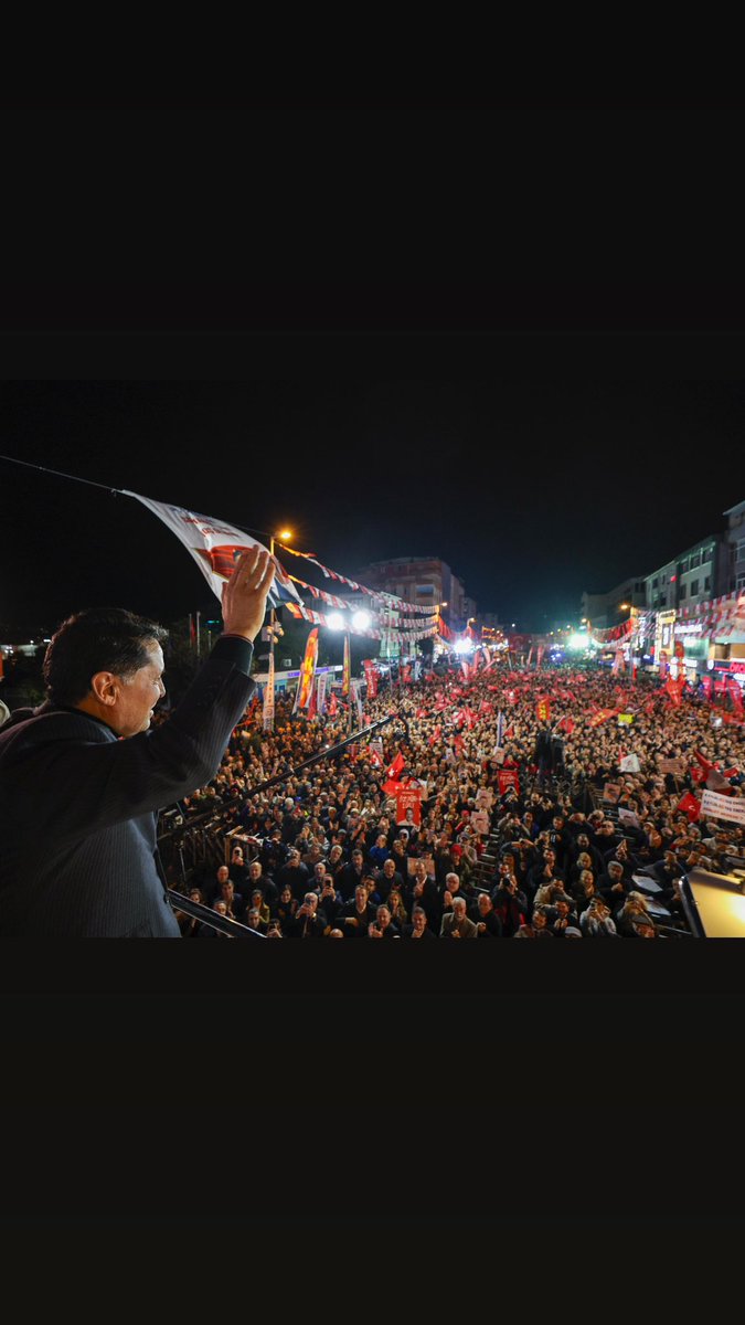 Dün, 375 gün sonra Sultanbeyli Mitinginde değerli halkımızla buluştum.

“Toplumun yarısını dışlayarak barışı tesis edemeyiz. Buradan bir çağrı yapıyorum: Evet, bize barış gerekli, demokrasi gerekli, hukuk gerekli. Bunun için kucaklaşmalıyız. O nedenle şimdi kucaklaşma zamanı,