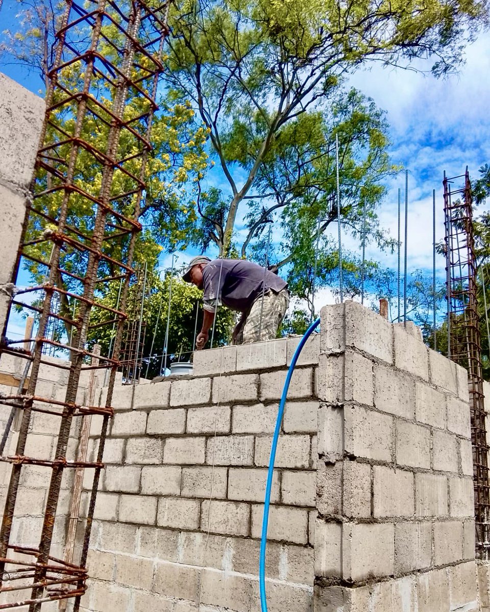 AlcaldiaAntiguo's tweet image. 🏗️ ¡La construcción no se detiene! 👊🏽

👷🏽‍♂️Avanza la obra del Centro de Atención a la Primera Infancia (CAPI), un espacio diseñado para brindar cuidado, aprendizaje y amor a nuestros niños y niñas desde sus primeros pasos.

#CAPI #PrimeraInfancia #milagronavas #LaLibertadEste