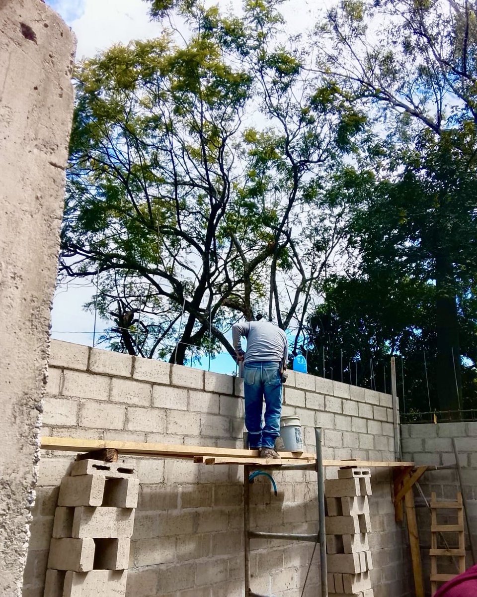 AlcaldiaAntiguo's tweet image. 🏗️ ¡La construcción no se detiene! 👊🏽

👷🏽‍♂️Avanza la obra del Centro de Atención a la Primera Infancia (CAPI), un espacio diseñado para brindar cuidado, aprendizaje y amor a nuestros niños y niñas desde sus primeros pasos.

#CAPI #PrimeraInfancia #milagronavas #LaLibertadEste