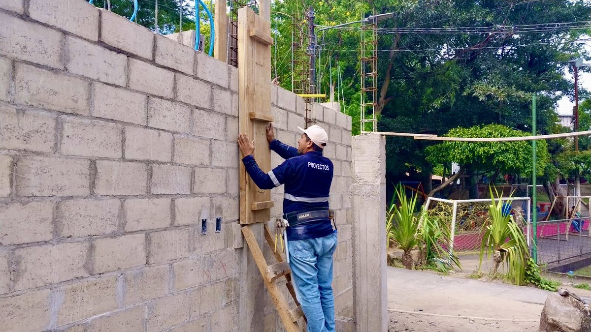 AlcaldiaAntiguo's tweet image. 🏗️ ¡La construcción no se detiene! 👊🏽

👷🏽‍♂️Avanza la obra del Centro de Atención a la Primera Infancia (CAPI), un espacio diseñado para brindar cuidado, aprendizaje y amor a nuestros niños y niñas desde sus primeros pasos.

#CAPI #PrimeraInfancia #milagronavas #LaLibertadEste