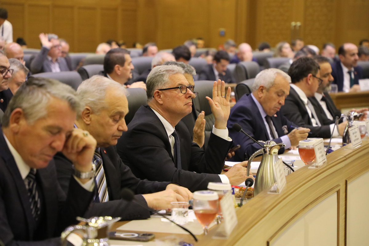 BUSKİ 9. Genel Kurulu ve Bursa Büyükşehir Belediyesi Kasım Ayı Meclis Toplantısı’nda, Mudanya Belediyesi olarak, katı atık tarifesinin kullanıma göre belirlenmesi gerektiğini mecliste savunduk. Mevzuata uygun, adil hesaplama için itiraz ettik ve süreci takip ediyoruz.