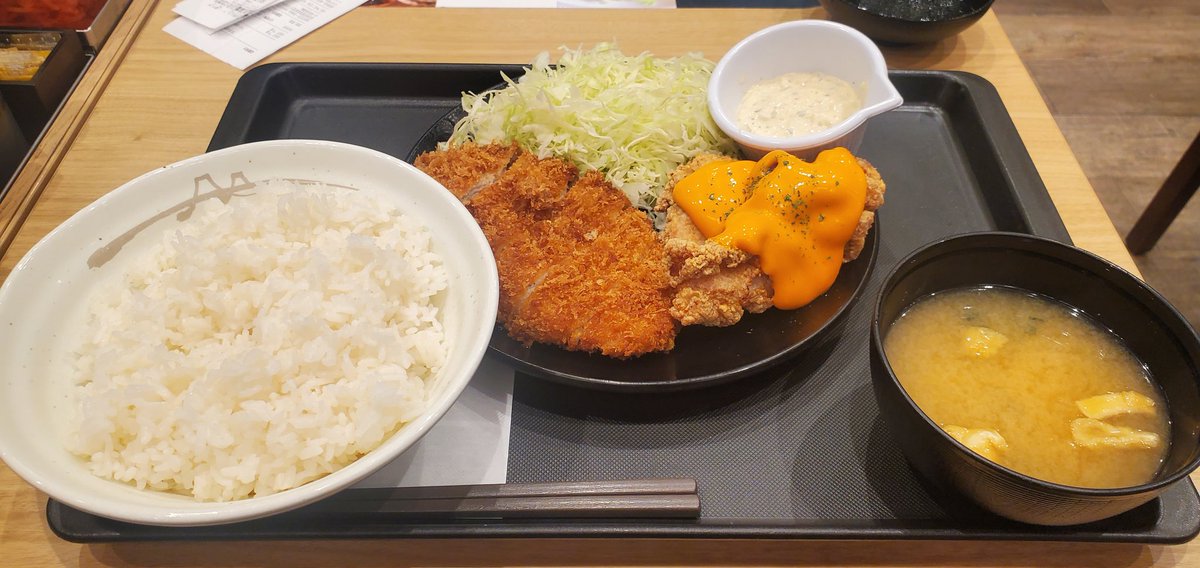 piroaki_47's tweet photo. 明日から謎の四連休と給料日が仲良ししたのでオーロラ演出です🤤週末きゃっほーぃ https://t.co/M7rUE60J9z