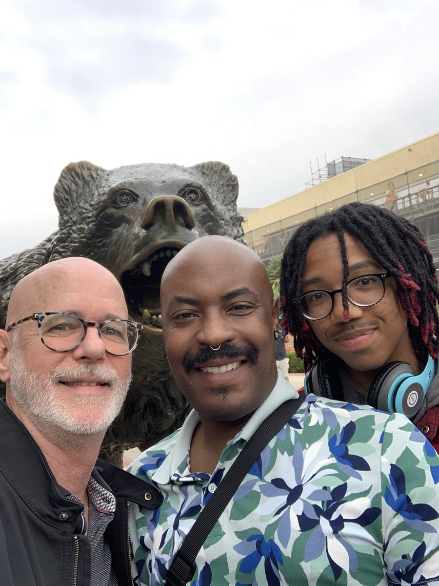 ruffmark's tweet image. Last Friday was #USC. Yesterday was #UCLA. Without even my hard close, nephew likes USC better, of course. ✌️It’s fun being a #guncle.