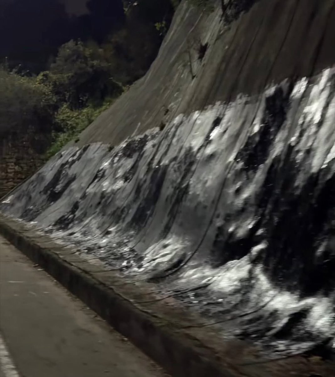 Rechazamos la censura de expresiones artísticas que honran la memoria de las víctimas del conflicto armado. El arte es un derecho y una forma de exigir justicia y no repetición. La memoria no se tapa; protegerla es un deber ético e institucional.

En #Zipaquirá, el mural de “Las