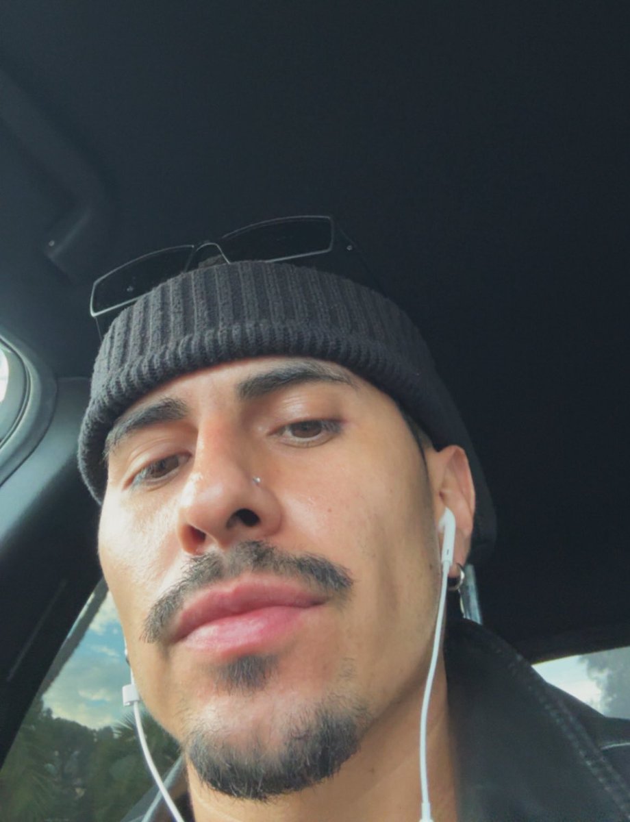 eLeazar tweet media
