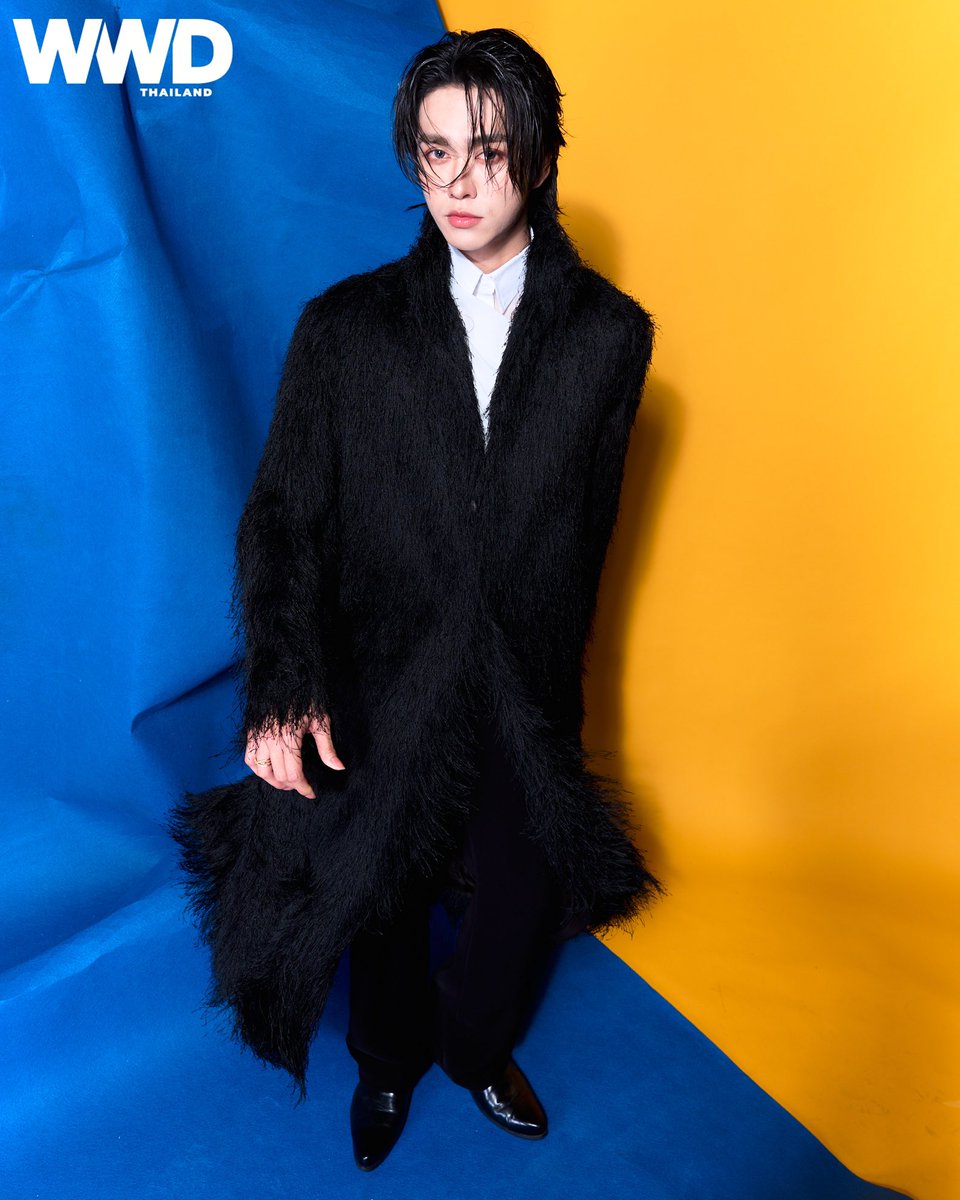 WWDThailand's tweet photo. #WWDTHExclusive บูม ธราธรในห้องเอ็กซ์คลูซีฟของ WWD Thailand ที่เข้าร่วมชมแฟชั่นโชว์ในวันแรก ใน ELLE Fashion Week 2025 ณ ริเวอร์ พาร์ค ไอคอนสยาม

#WWDThailand
#EFW2025
#บูมธราธร https://t.co/l2ug9IjvP2