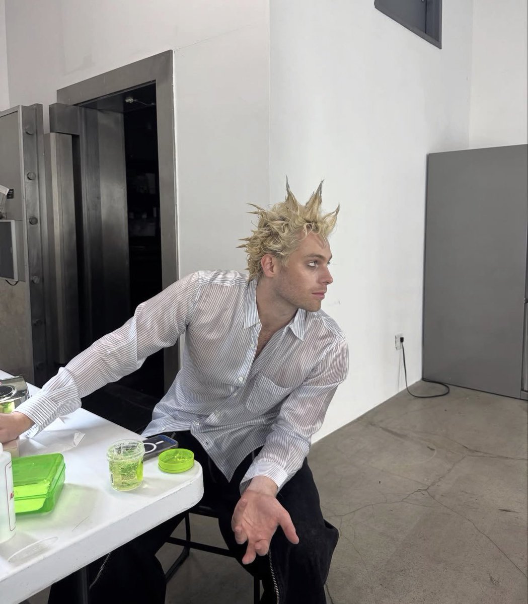 SEXANDASMOKE's tweet image. i need him in ways concerning to feminism