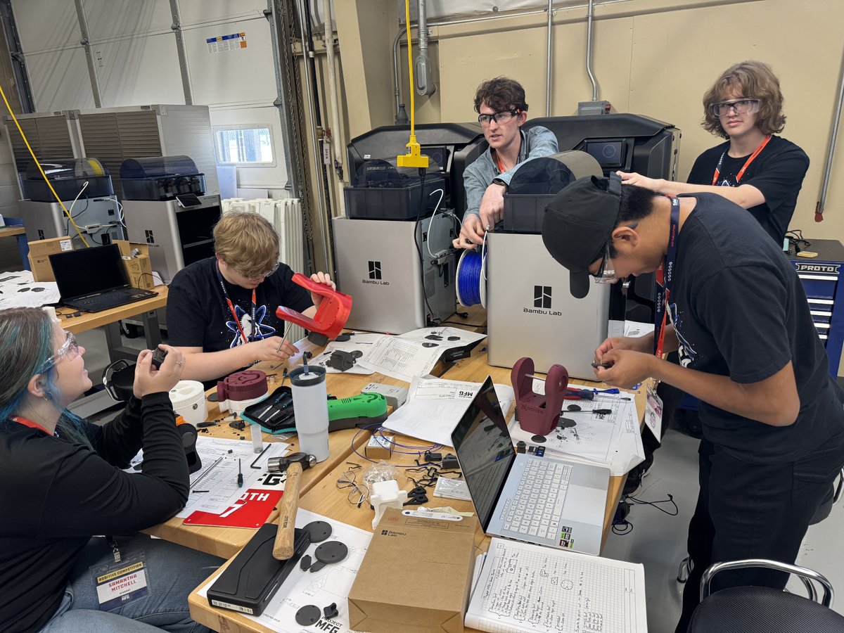 ProjectMfg's tweet image. This season, we’re hitting the road to Texas, St. Louis, and West Virginia for our first-ever Additive Manufacturing Competition Series! 

Stay tuned... We’ll be revealing the first three teams advancing to the championship soon! 👀🏆

#ProjectMFG #Additive #3DPrinting