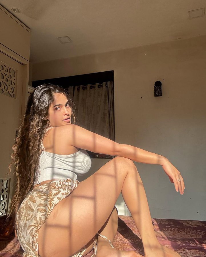 G5pyXOfaQAEu2Bx?format=jpg&name=900x900