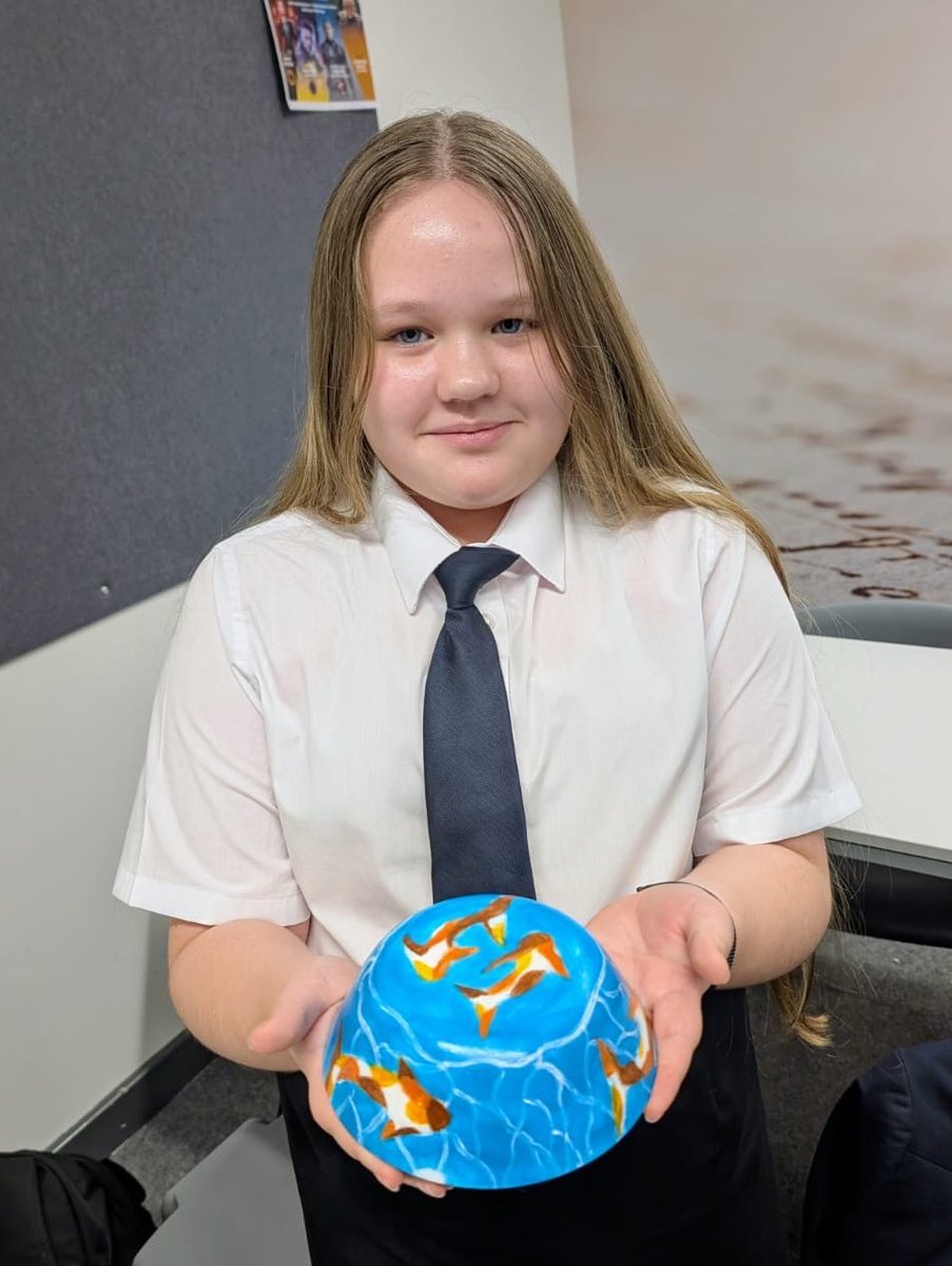 PATCarletonHigh's tweet image. Lydia in year 8 has completed the most beautiful bowl in pottery painting club - great work, it looks amazing! 
#CHSCocurricula #crafty #potterypainting