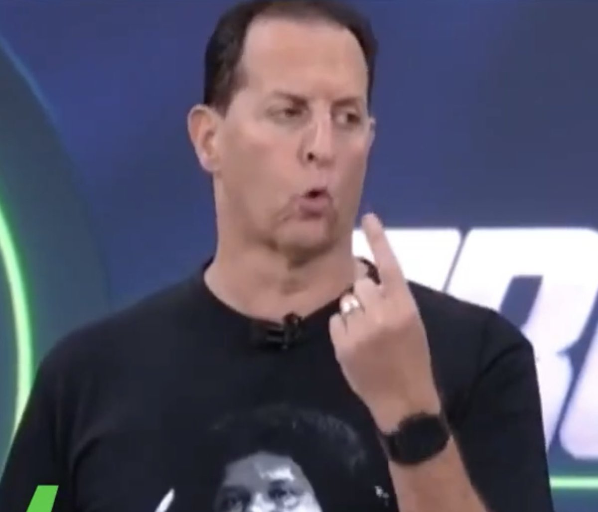 Nicola, no SBT: “Se o Vitor Roque tiver uma punição maior que a do Bruno Henrique por uma postagem, aí é o fim do mundo. Aí a gente vai ter a certeza de que o STJD está trabalhando em favor de um clube.”

Benja: “Eu acho que o STJD não vai dar nada para o Vitor Roque. Se o STJD