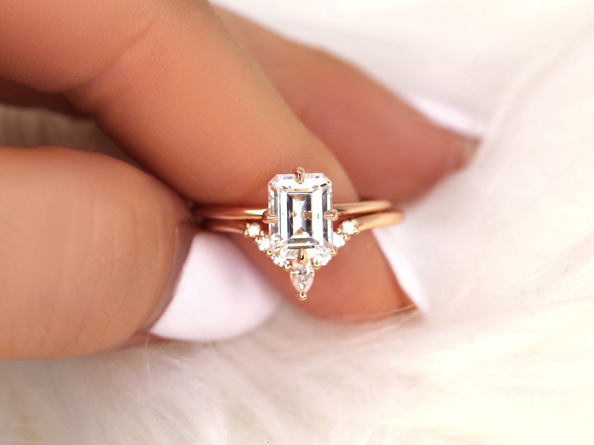 RosadosBox's tweet photo. Classic meets bold in this stunning wedding set! Ruth’s timeless elegance pairs perfectly with Kendall’s statement sparkle – a match made in jewelry heaven! Would you say yes to this unique pairing? https://t.co/xLykO4S8WT