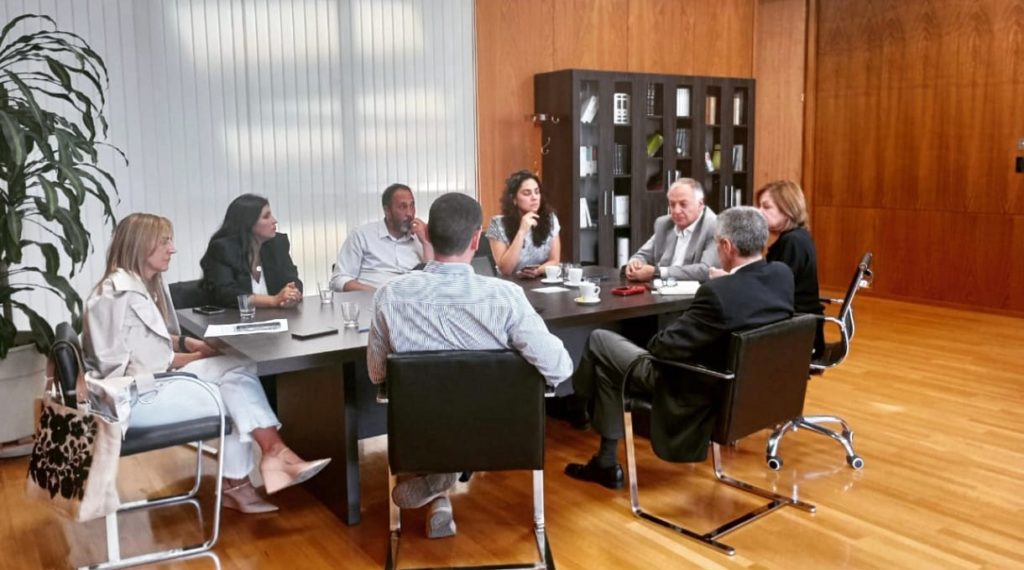 Miembros de la Federación de Colegios de Abogados se reunieron con representantes del Ministerio Público Fiscal 

🤝🏼 El encuentro buscó acuerdos sobre el ejercicio profesional. Se anunció una guía para el nuevo sistema digital de justicia.  

🔗 Más info: colabogmza.com.ar/miembros-de-la…