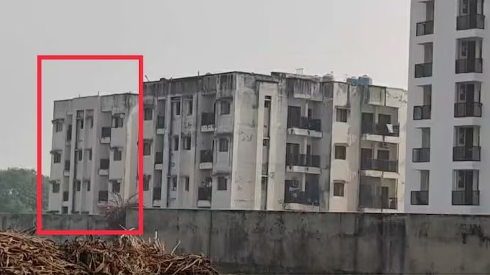 mkyindian's tweet image. Delhi Red Fort Car Blast: Doctors Plotted Terror In Room 13 Of Al-Falah University Hostel Building 17

#WhiteCollarTerrorModule #AlFalahUniversity #Jihadists #Faridabad