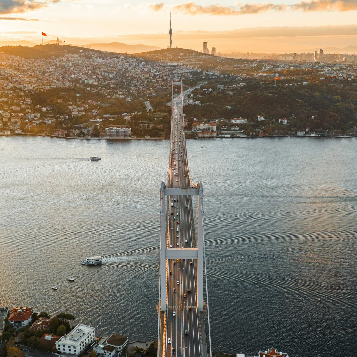 nedenttoldu's tweet image. İstanbul'da metrobüs, 15 Temmuz Şehitler Köprüsü'nün kapatıldığı özel günlerde Fatih Sultan Mehmet Köprüsü'nü kullanacak.