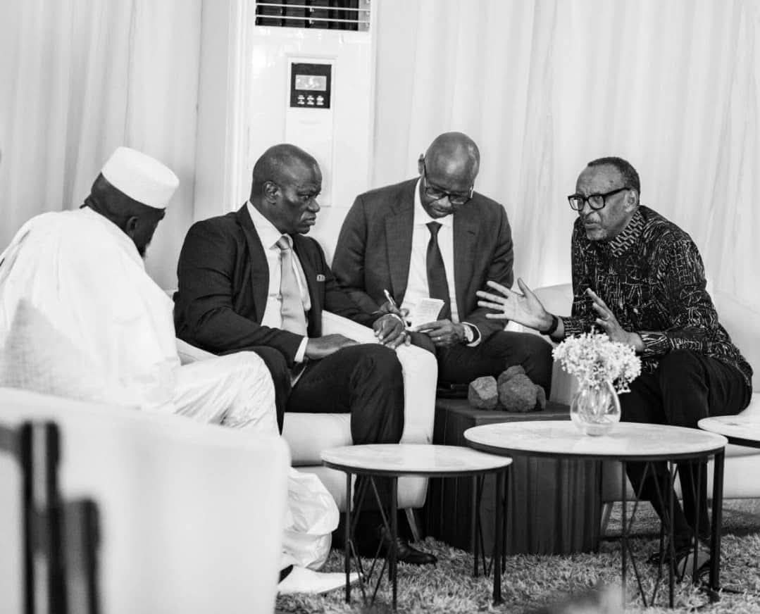 TheoMpoze's tweet image. Qu&apos;est ce qui se passe entre le #Rwanda et la #Guinée_Conakry ?

Le jour où les guinéens vont se rendre compte peut être il sera trop tard pour eux de réaliser les manipulations de #PaulKagame, l&apos;anti-panafricain !

@AllAfricafrench