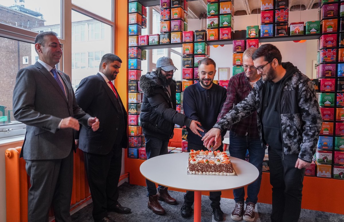 pennyappeal's tweet image. Notice something different? 🤔

Take a look at our brand-new website, changing even more lives, transforming communities, and giving hope to families left behind🧡
A little celebration with our team yesterday.

Be the change via pennyappeal.org 

#NewWebsite