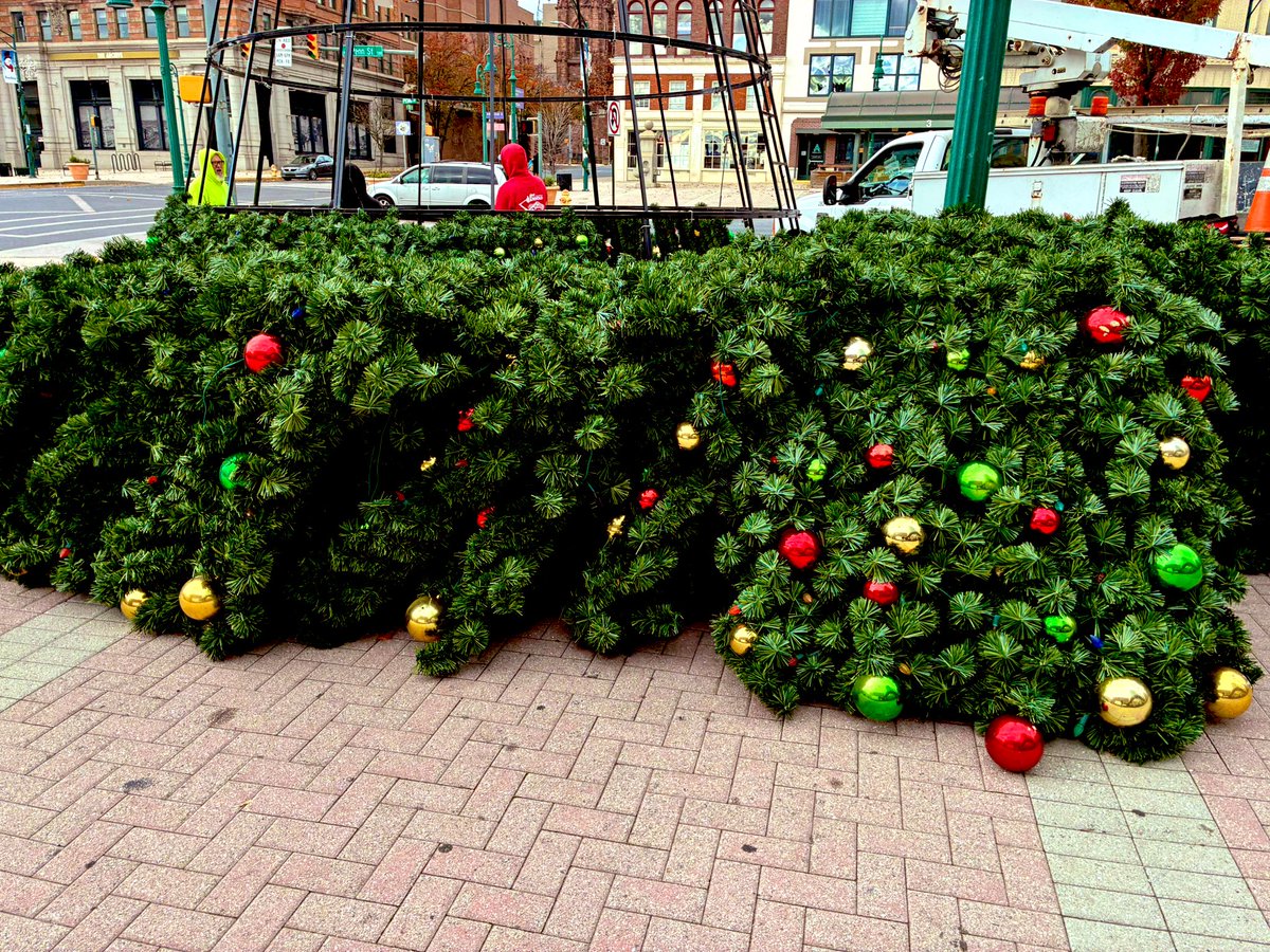kevinfitz1's tweet image. Christmas tree construction in #ReadingPA #Christmas2025