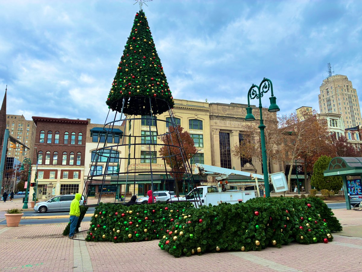 kevinfitz1's tweet image. Christmas tree construction in #ReadingPA #Christmas2025