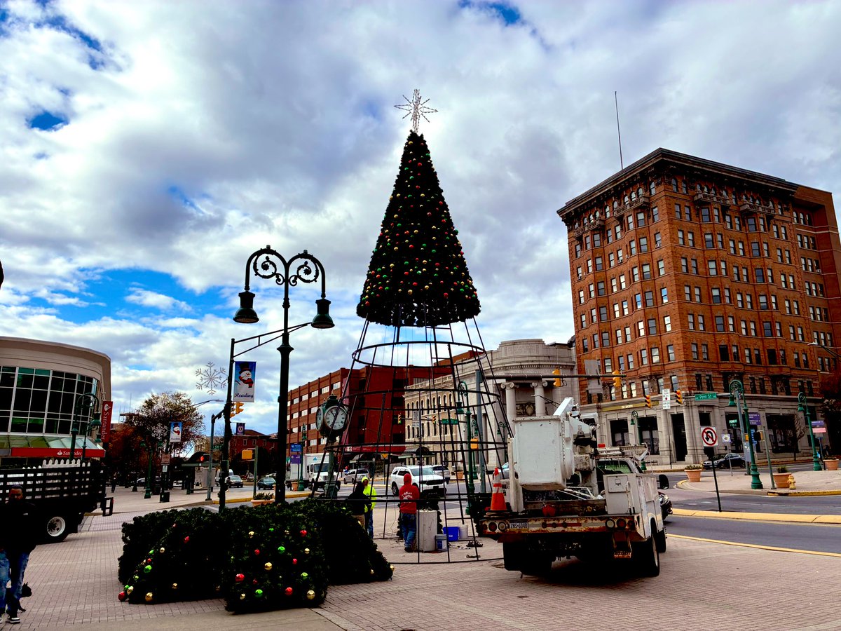 kevinfitz1's tweet image. Christmas tree construction in #ReadingPA #Christmas2025