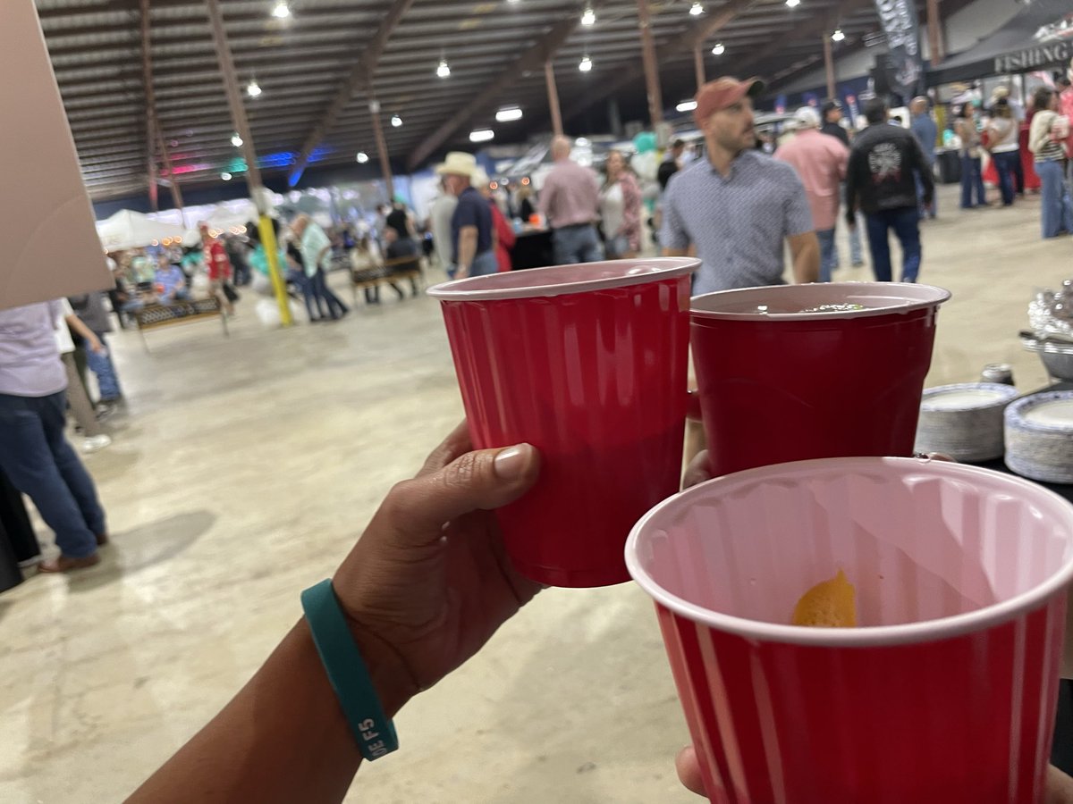 atxhobogrl's tweet image. And so it begins #F5