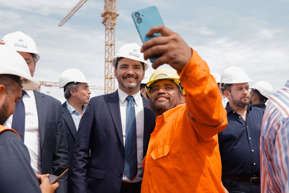 Hoy Aña Cuá vuelve a ponerse en marcha.
Una obra que une a Argentina y Paraguay, generando energía, trabajo y futuro compartido. 🇦🇷🇵🇾🤝🏼