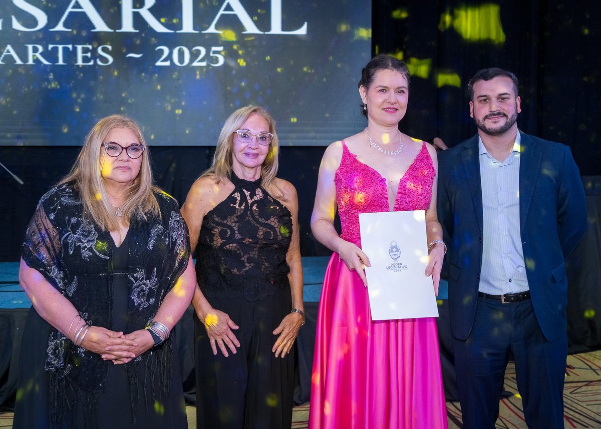 CamaraRcia's tweet photo. 🥂¡Llegaron las Fotos de la Gala Empresarial y de las Artes 2025!🎨
Compartimos el registro fotográfico📷de una noche inolvidable que reunió a empresarios, autoridades provinciales y locales, para celebrar juntos un año de logros!
#FiestaDelAño #EventosCCRes #Resistencia https://t.co/iyY5BtHPgR