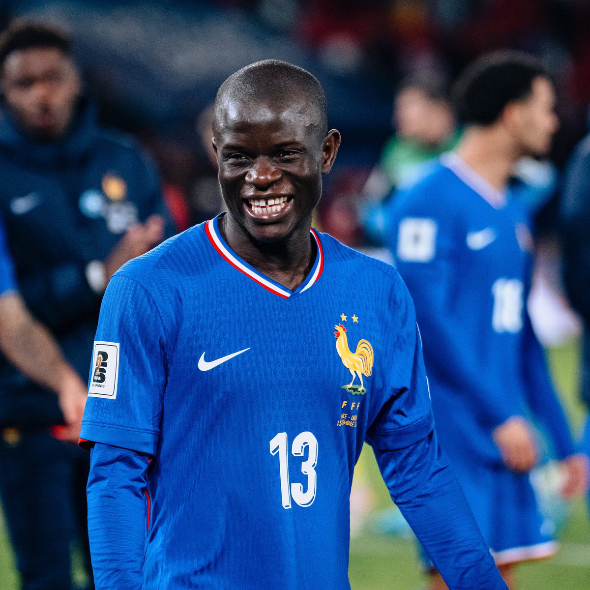 💛💛💛💛💛💛💛💛

نغولو كانتي" في قمة السعادة 

(في ضحكته لحن الغرام الطَّروبِ)