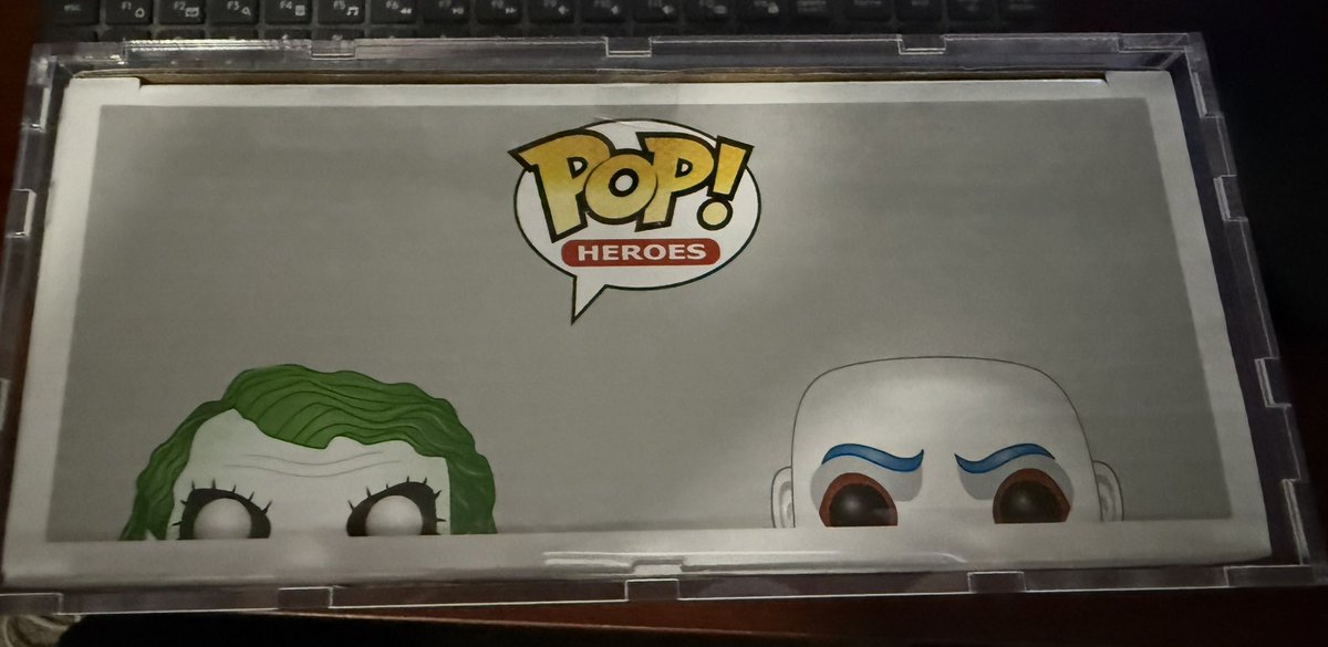 JAM92_'s tweet image. Mail Call! 📫 Thank you @DisplayGeek for this custom display case! Fits the Joker Two pack perfect! So much lighter and slimmer than other protectors, but just as strong! Easy to assemble and a great price to protect your Grails!

#FunkoPop #Joker