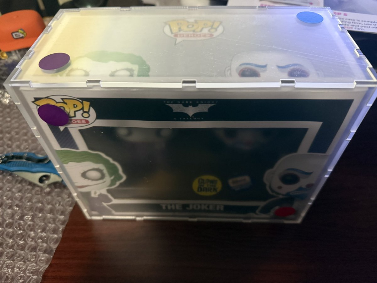 JAM92_'s tweet image. Mail Call! 📫 Thank you @DisplayGeek for this custom display case! Fits the Joker Two pack perfect! So much lighter and slimmer than other protectors, but just as strong! Easy to assemble and a great price to protect your Grails!

#FunkoPop #Joker