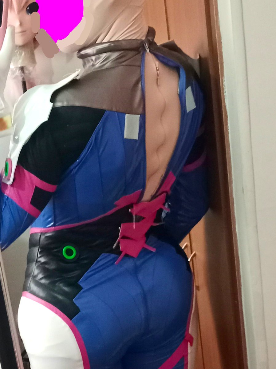 I was trying out my new cosplay and my fat ass (and boobs) was too big for it and broke the zipper 😭😭😭
Gotta get ass and breast reduction surgery smh