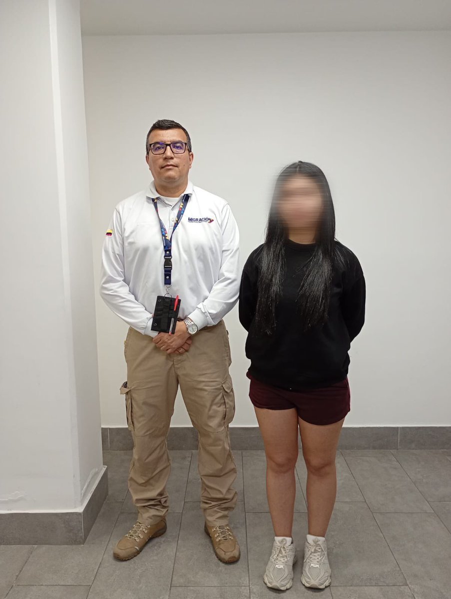 <a href="/Gloarriero/">Gloria Arriero</a> <a href="/petrogustavo/">Gustavo Petro</a> <a href="/infopresidencia/">Presidencia Colombia 🇨🇴</a> <a href="/CancilleriaCol/">Cancillería Colombia</a> <a href="/PoliciaCucuta/">Policía Metropolitana de Cúcuta</a> <a href="/ProteccionPonal/">Policía de Protección y Servicios Especiales</a> <a href="/laopinion_col/">Diario La Opinión</a> <a href="/CaracolCucuta/">Caracol Radio Cúcuta</a> #Cartagena | <a href="/MigracionCol/">Migración Colombia</a> aplicó medida de inadmisión a una ciudadana chilena, que pretendía ingresar al país por el <a href="/AeroCartagena/">Aeropuerto Cartagena Rafael Núñez</a>. Gracias a reportes de agencias homólogas se pudo establecer que tenía historial delictivo en el exterior.