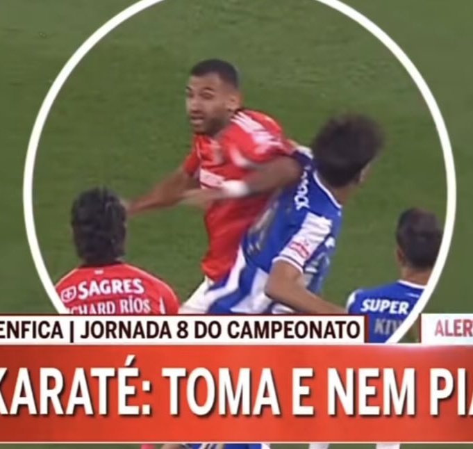 dragaoinsight's tweet image. Este Ronaldo também não pode ter estas agressões... Uma cotovelada pelas costas é claramente cartão vermelho...