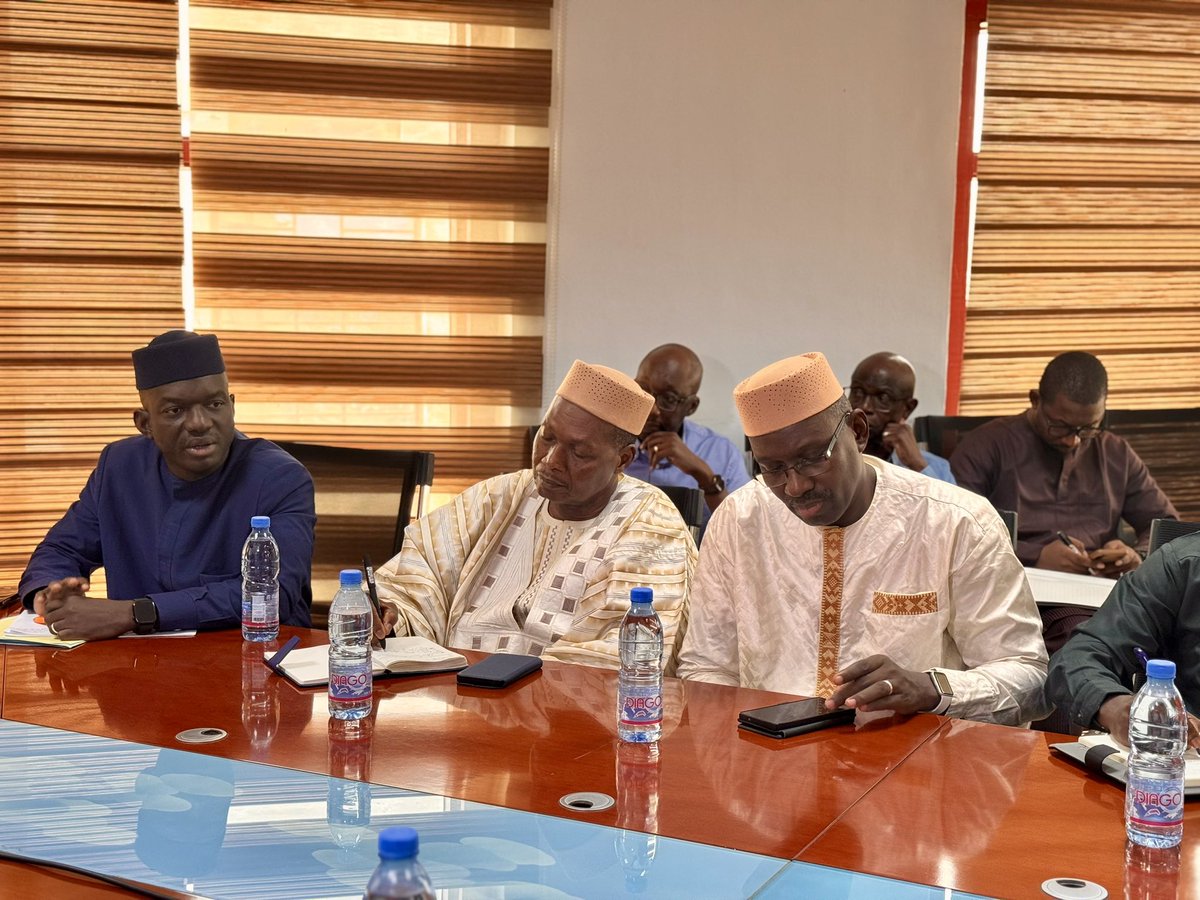 | MIC | 13.11.2025 | Approvisionnement en hydrocarbures

5ᵉ Rencontre d’échanges et de concertation autour de la gestion de l’approvisionnement des hydrocarbures au Mali 🇲🇱 

Le Ministre de l’Industrie et du Commerce a présidé ce jour 13 Novembre 2025, la 5ᵉ rencontre